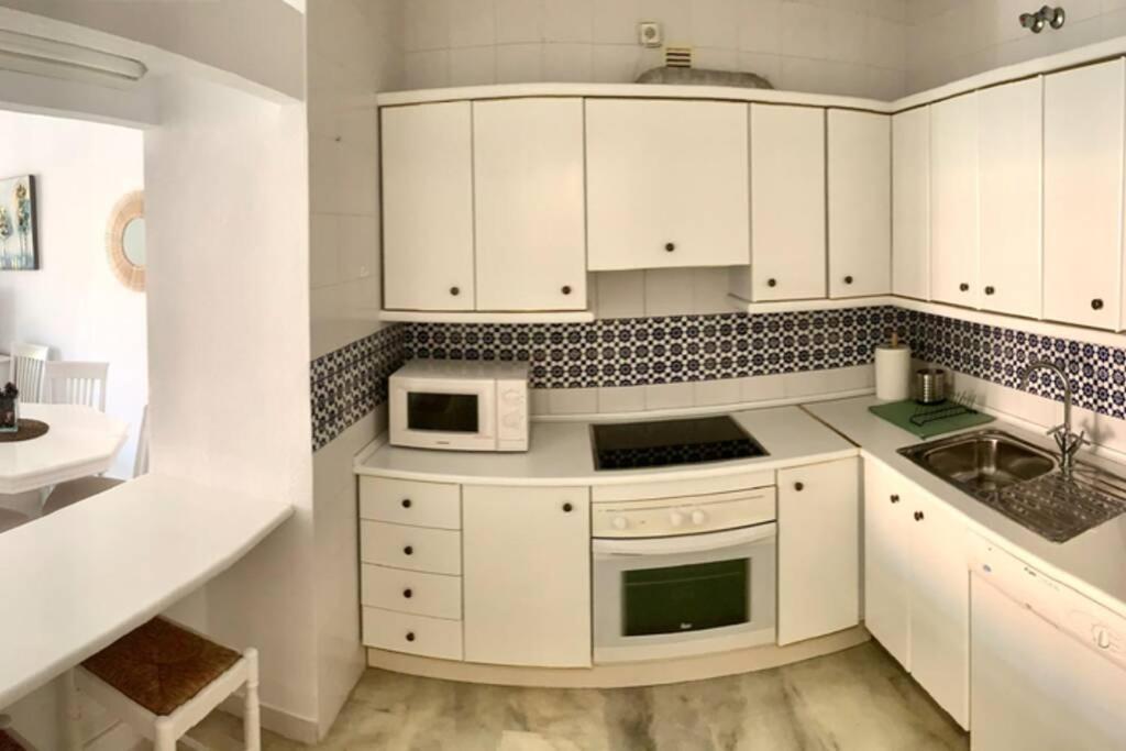 Amplio apartamento junto al mar Fuengirola Exterior foto