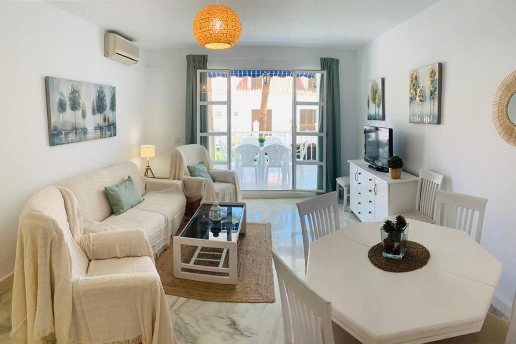 Amplio apartamento junto al mar Fuengirola Exterior foto