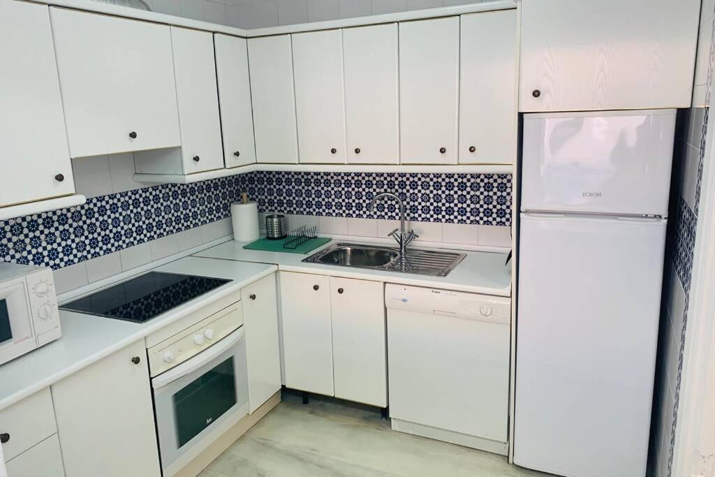 Amplio apartamento junto al mar Fuengirola Exterior foto