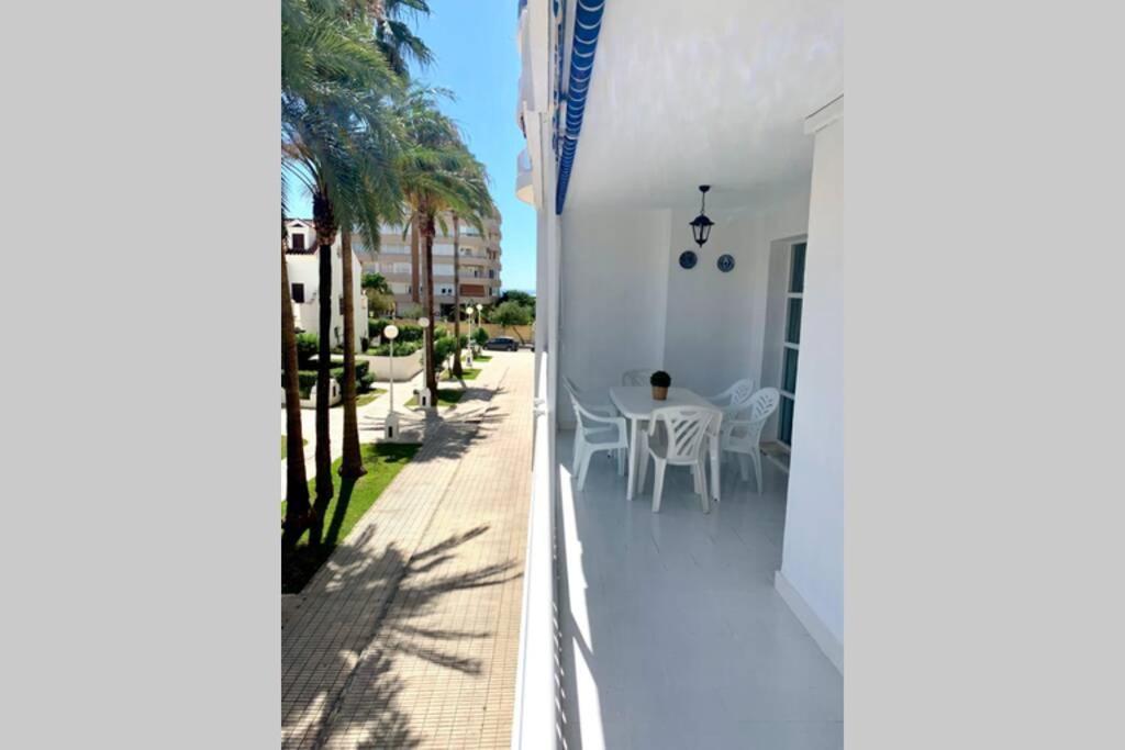Amplio apartamento junto al mar Fuengirola Exterior foto